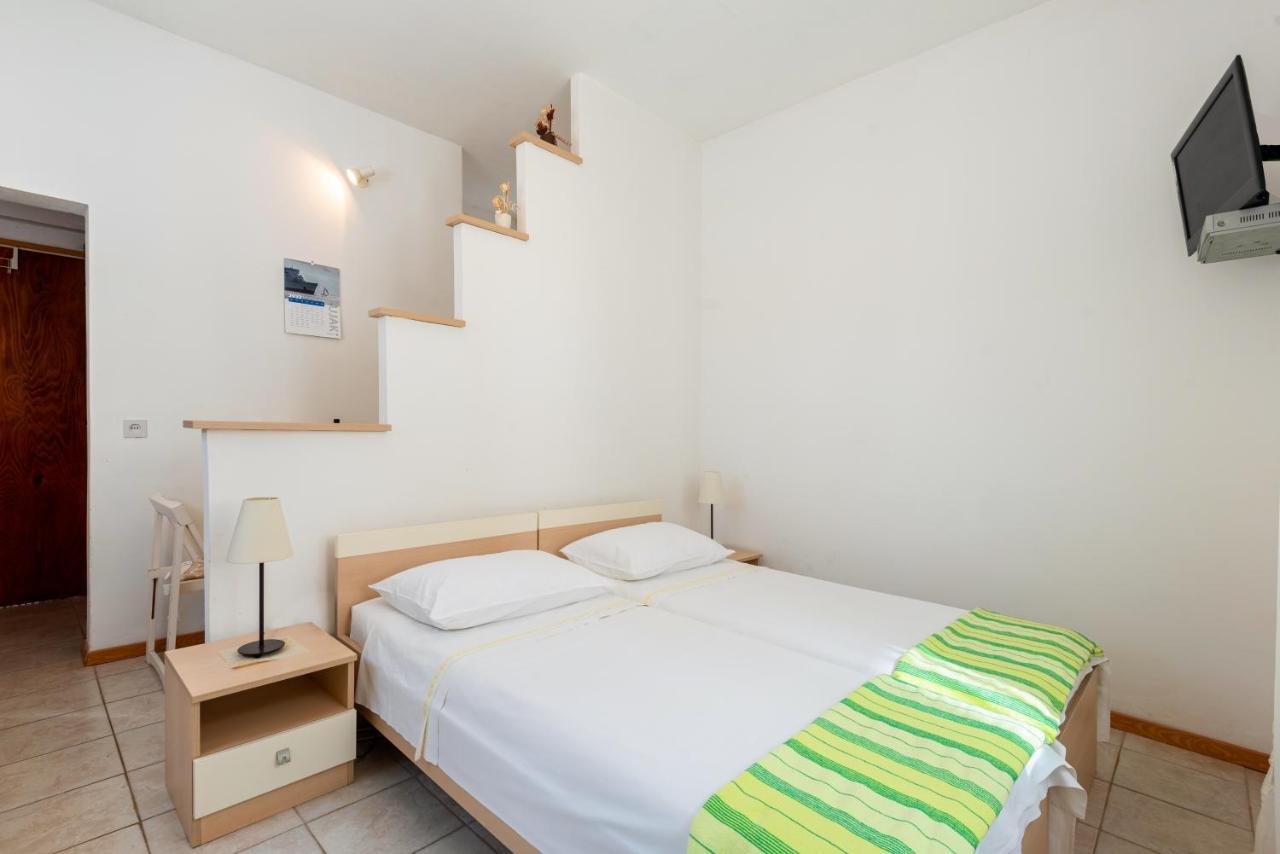 Apartments By The Sea Jelsa, Hvar - 11319 Jelsa  Exterior foto
