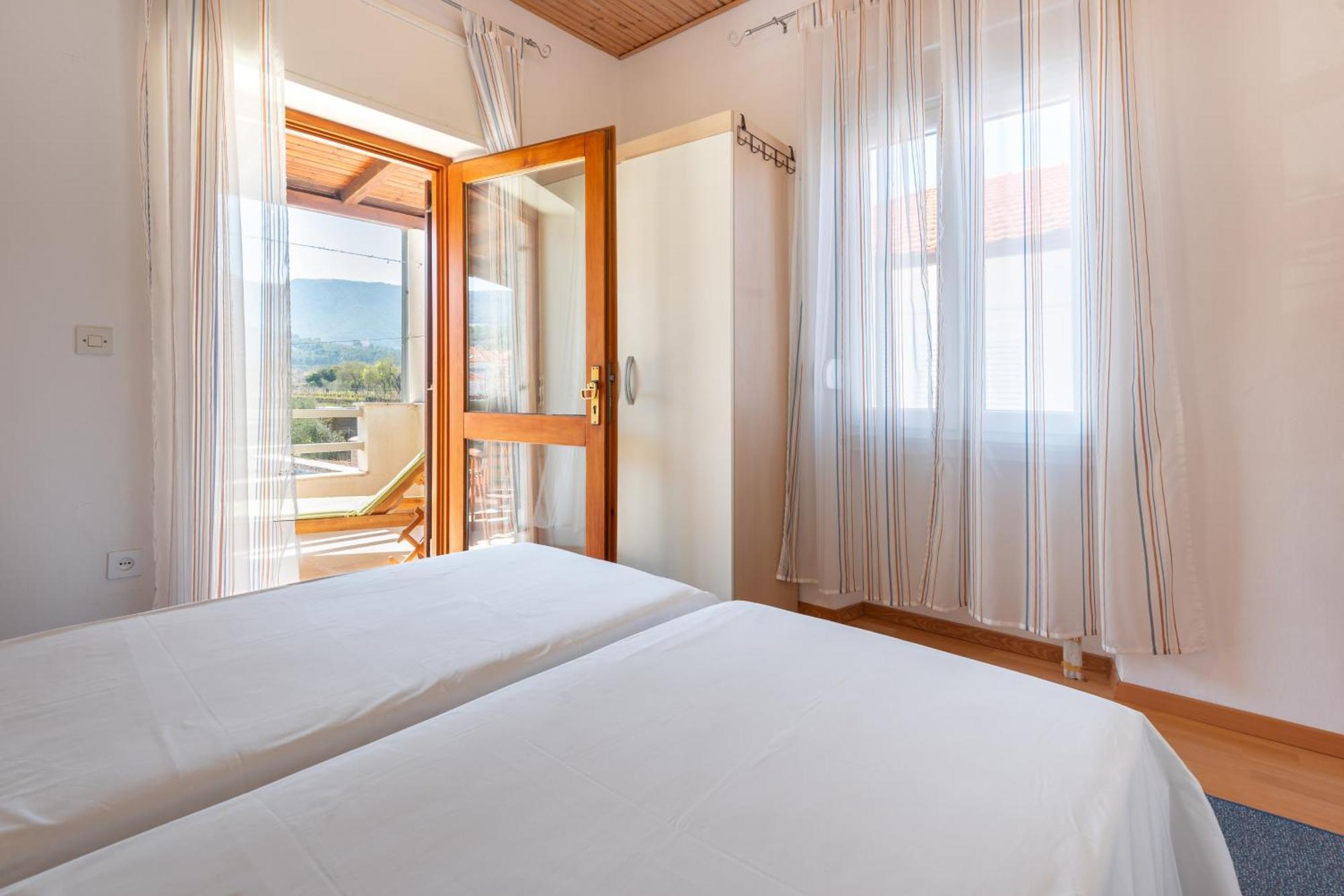 Apartments By The Sea Jelsa, Hvar - 11319 Jelsa  Zimmer foto